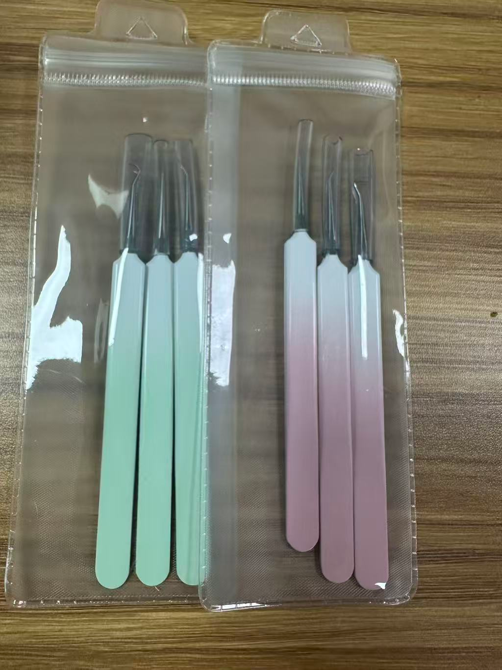 Three-piece set of cell clips